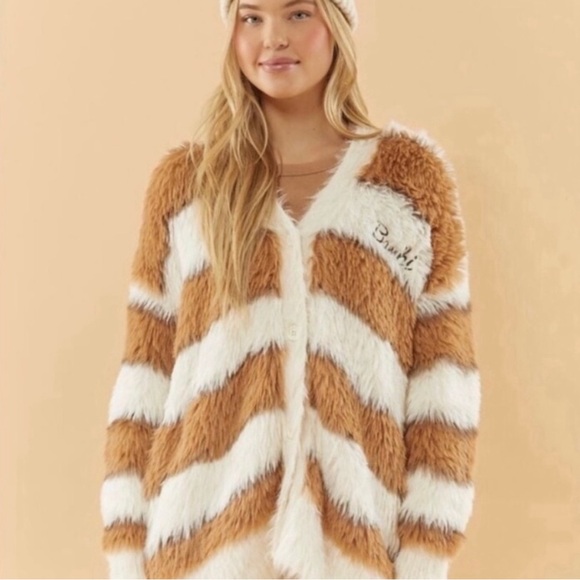 DISNEY X FOREVER 21 BAMBI COZY FUR CARDIGAN 🤎💛🤎 🦌 LIMITED EDITION Fits M to XL - Picture 4 of 7